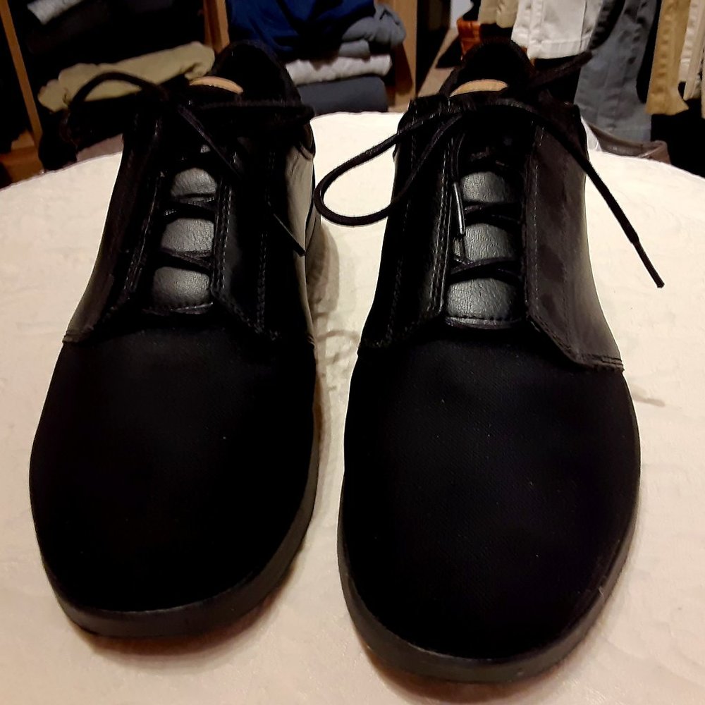 New Creative Reaction black sneaker - size 9